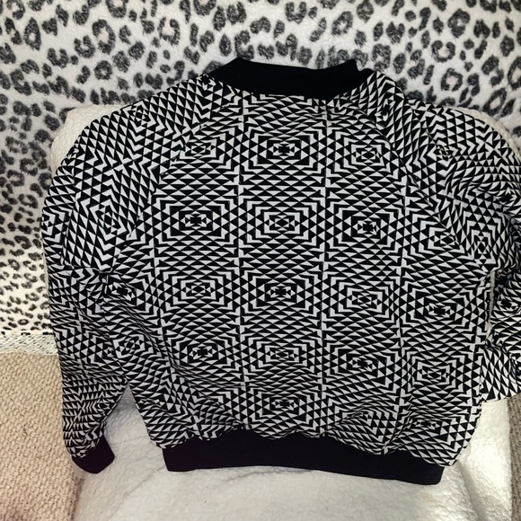 From Iris, zip up bomber jacket, with pockets and soft outside and inside lining - Picture 4 of 4